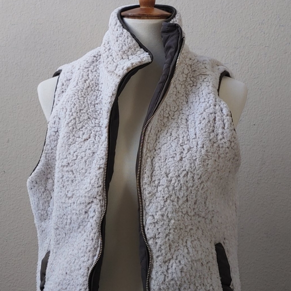 J.Crew Reversible Green/Gold/Cream Full Zip Vest - Picture 5 of 8